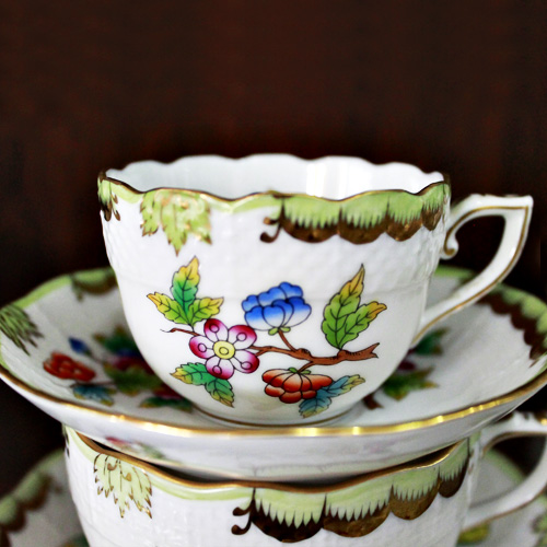 TAZA DE CAFE CON PLATO QUEEN VICTORIA