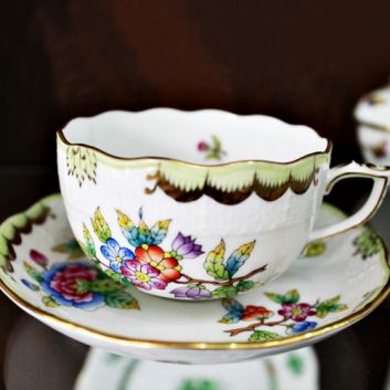 TAZA DE TE CON PLATO QUEEN VICTORIA