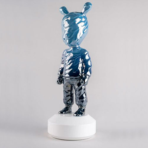 ESCULTURA THE GUEST BY SUPAKITCH GRANDE