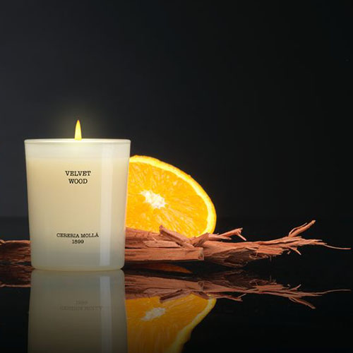 VELA AROMATICA 230grs VELVET WOOD